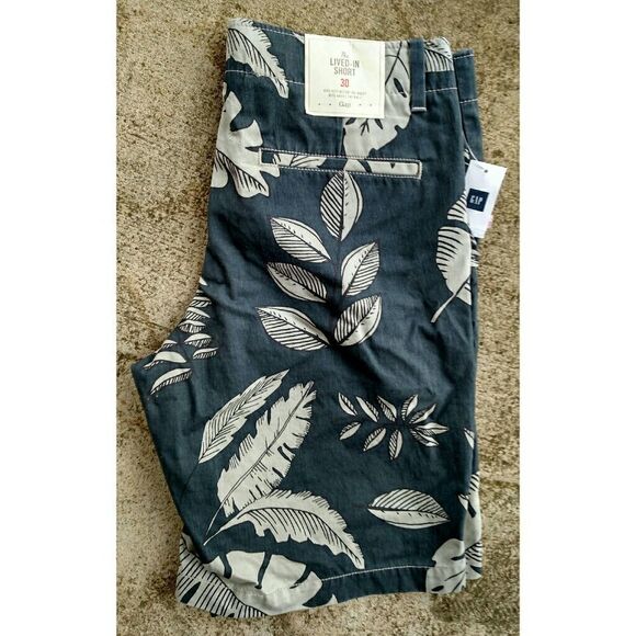 NWT Gap The Lived-In shorts. Size 30 - Picture 2 of 3
